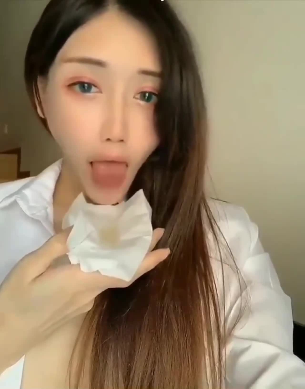 国产av在线 - 这女的也太他妈骚了吧 ，吞精液 各种调教