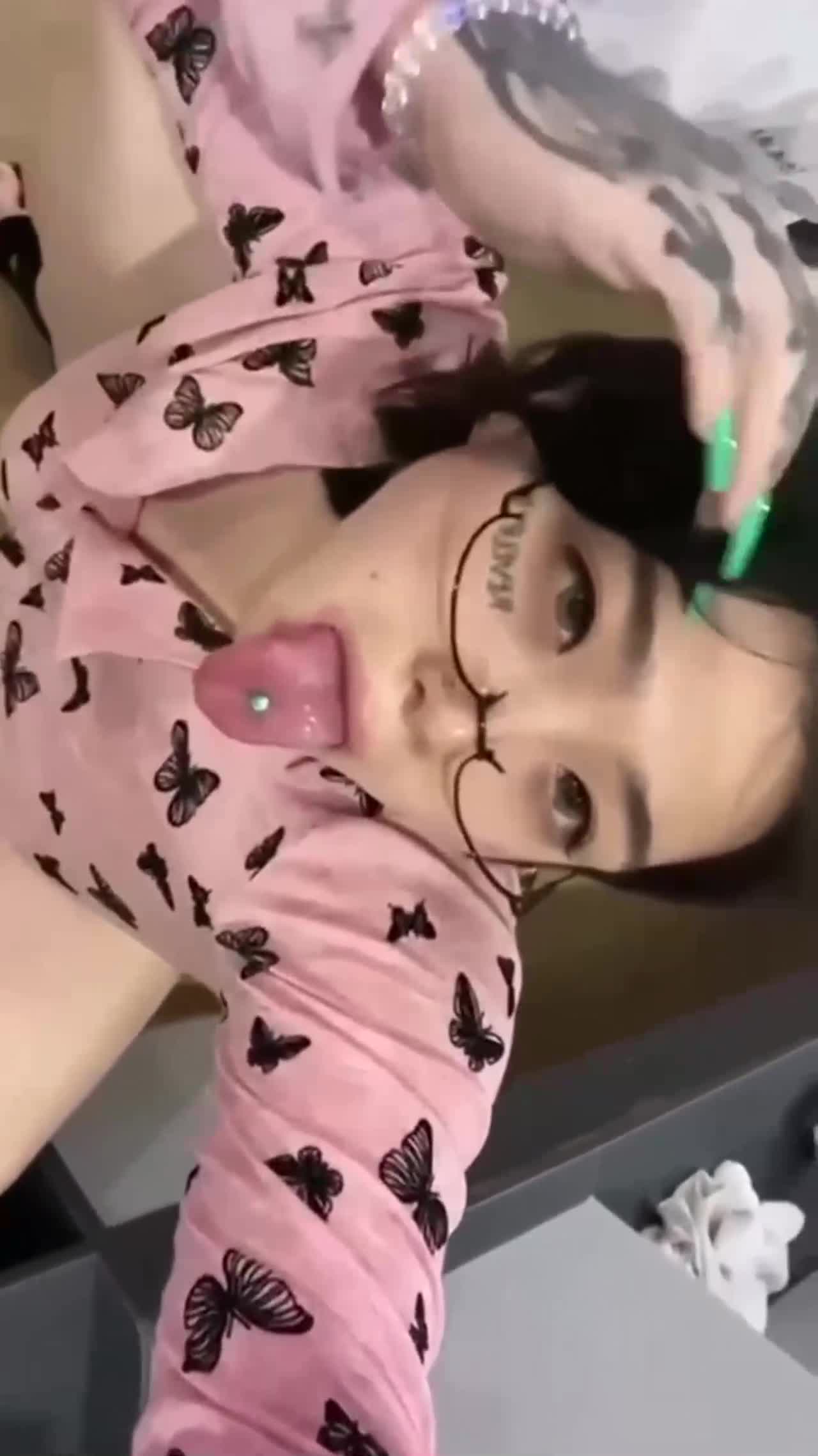 苍井空在线 - 非常淫荡的一个反差婊，打舌钉颜射