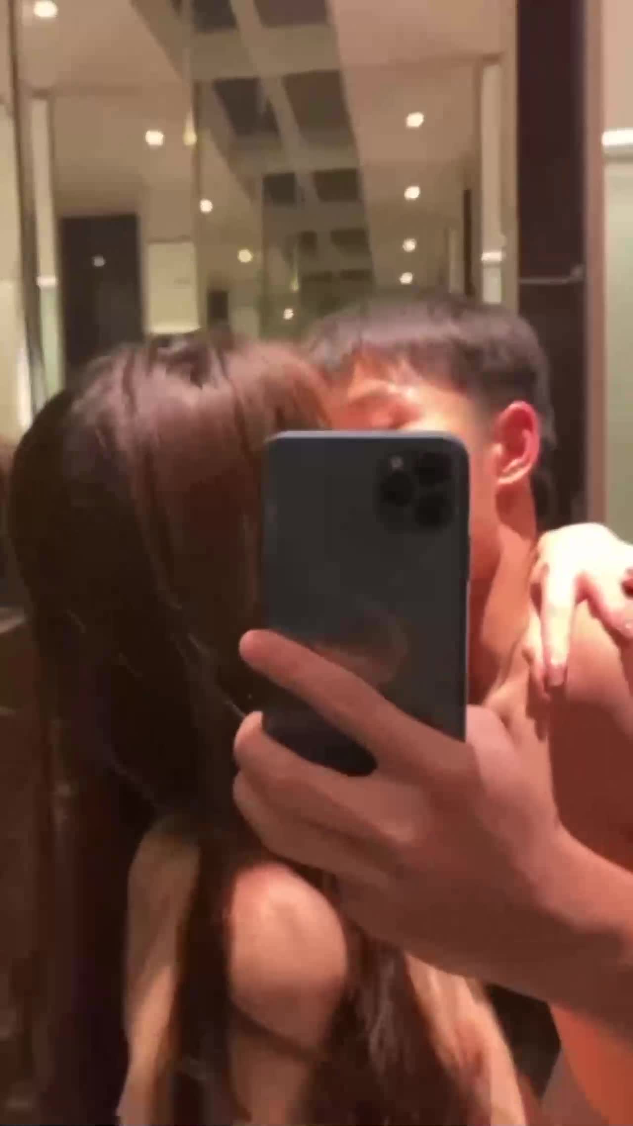 18視頻 - 情侣酒店激情做爱自拍流出