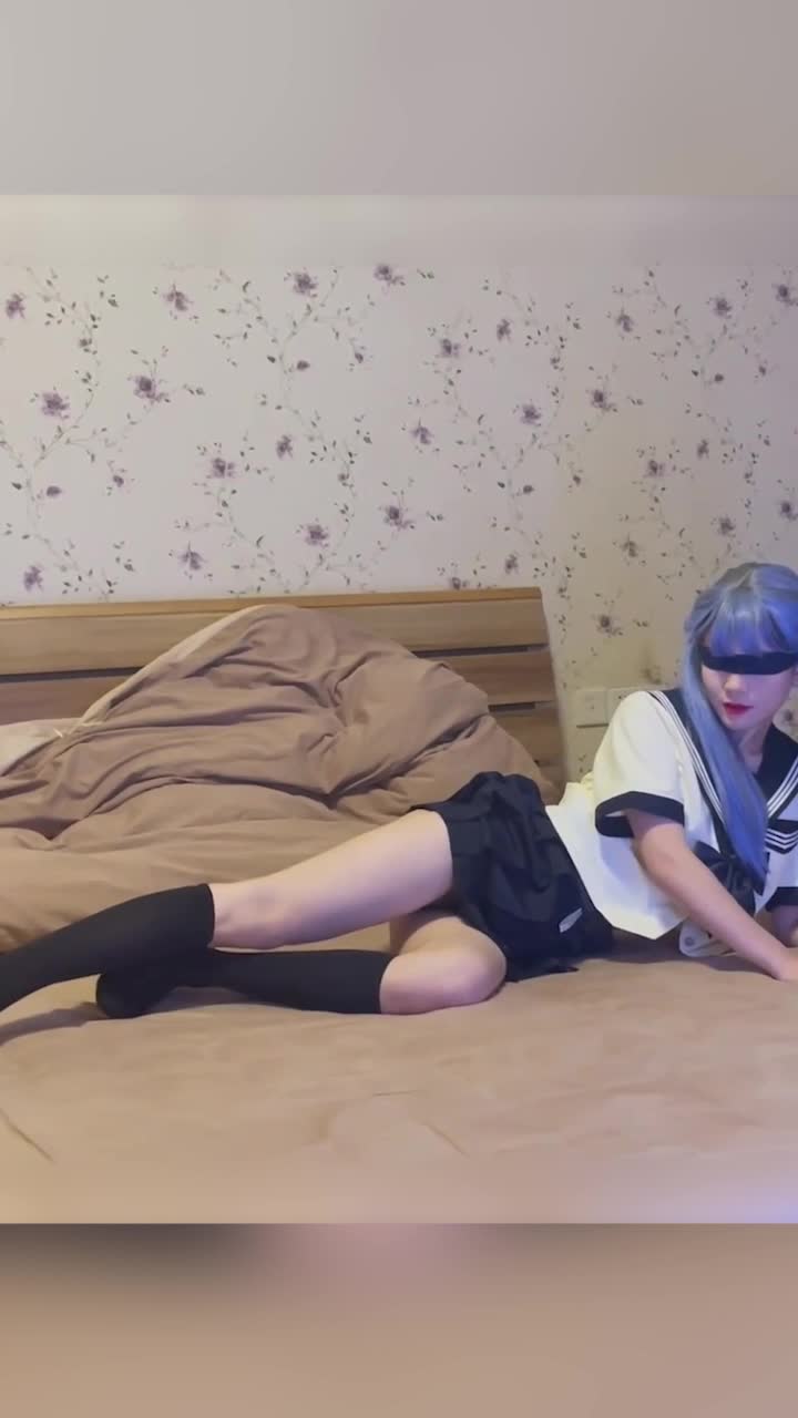 少妇 av - 爆艹蓝发苗条小学妹