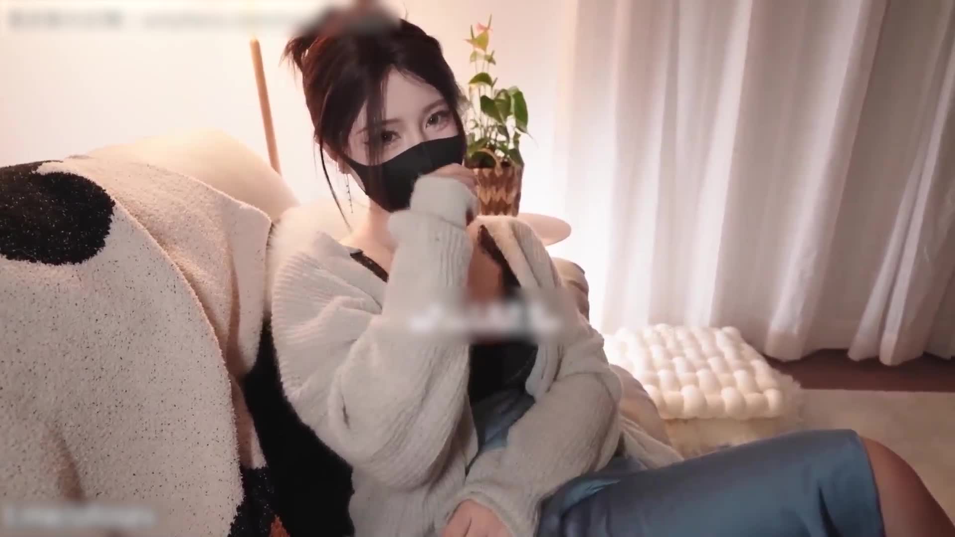 Trang web người lớn - OnlyFans: Nana, nữ thần mạng xã hội, mẹ của Nana, cô gái trẻ khao khát không thể cưỡng lại sự cám dỗ của dương vật.