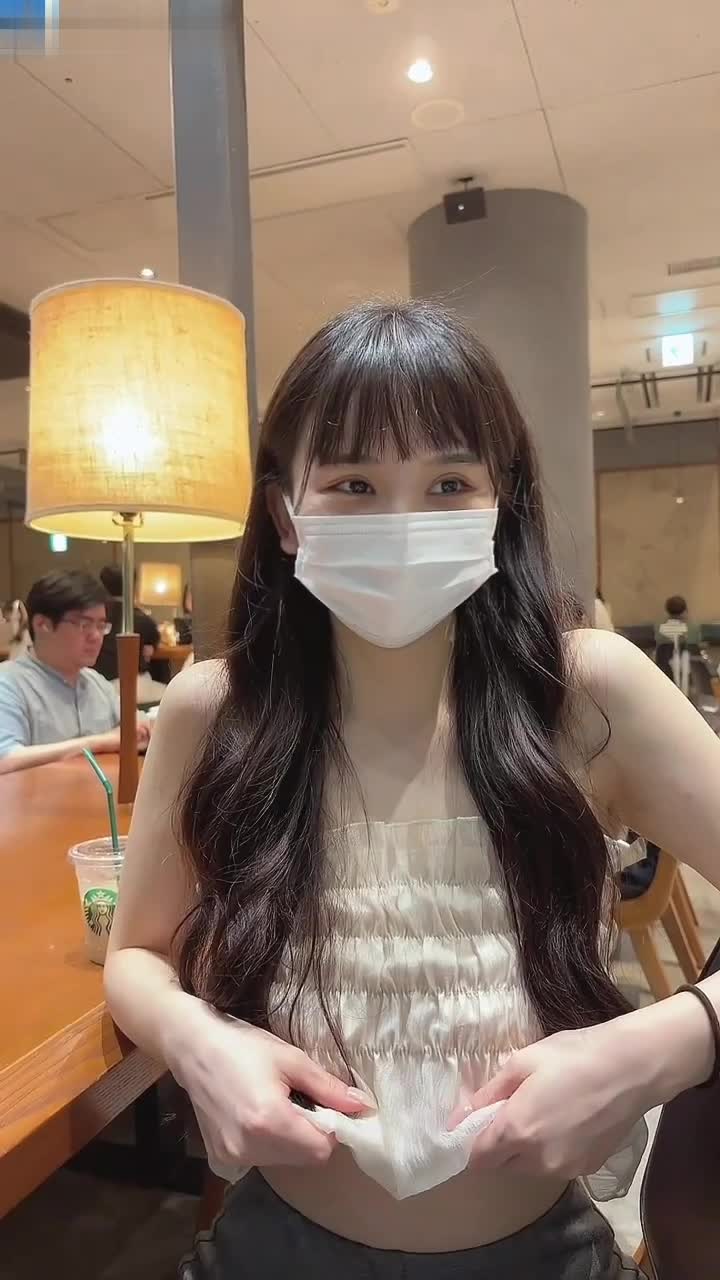 女 学生 自慰 视频 - 高颜值气质反差女室外餐厅大胆露出