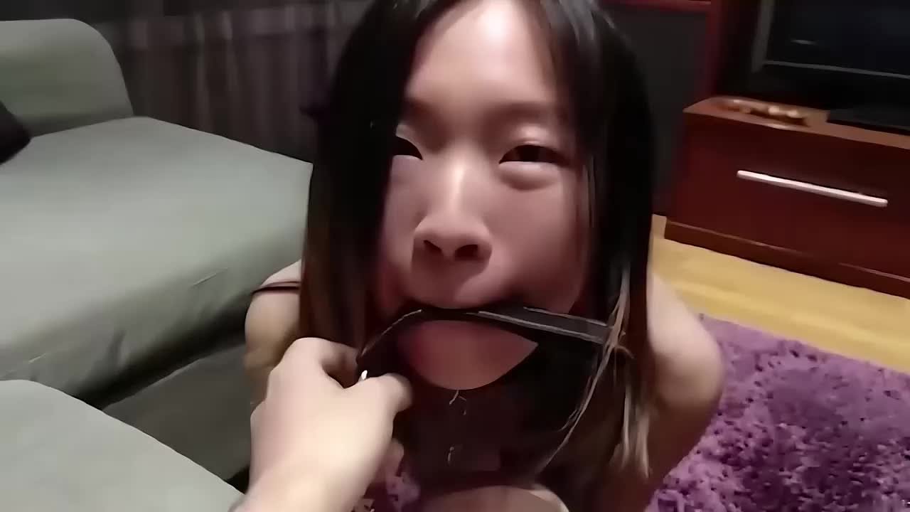 欧美 色情 片 - 狗链调教我的女友奴隶  狗链跪爬，调教小母狗，乖巧舔鸡巴