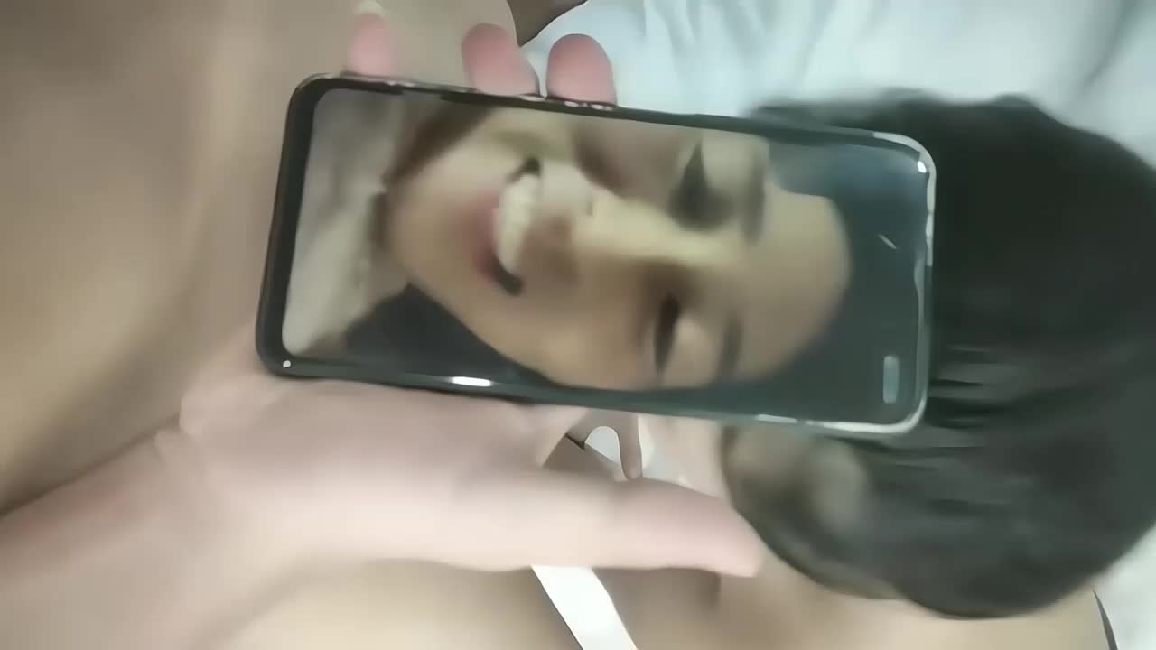 母子性爱 - 绿帽淫妻，操着别人老婆打视频给母狗，还问自己老婆被大哥操的爽不爽