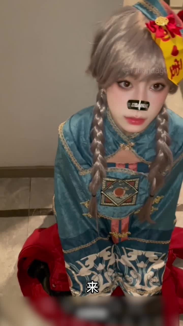 在線 a 片 - 创可贴贴 刚出山小道士大战可爱小将尸