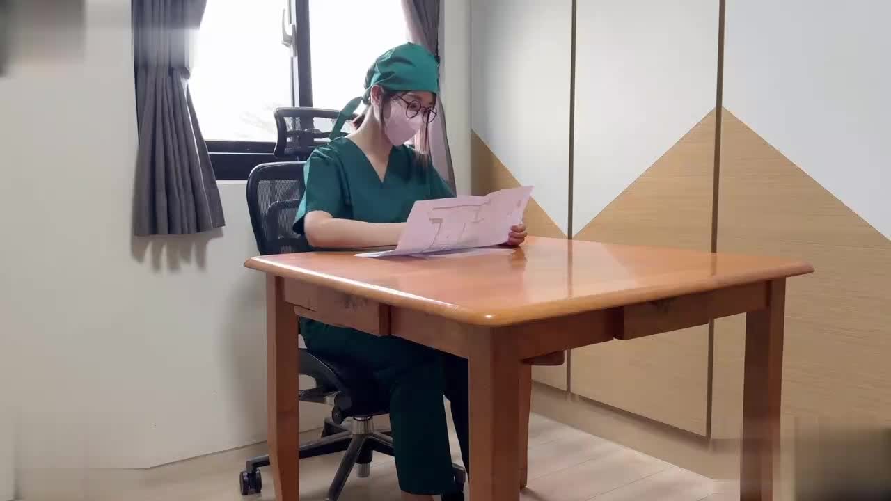 91国产 - ssrpeach化身医生姐姐，在取精室内帮助捐精者！高颜值身姿加上巧妙手法 为你榨取精液