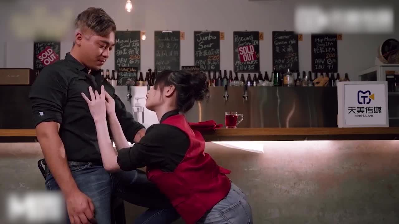 韩国情色电影 - 天美傳媒性愛餐酒館：巨乳Fucker實習生上場初體驗