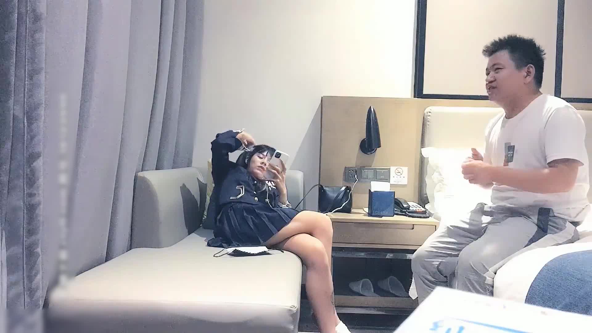 网黄 - 太子探花 双马尾JK装萝莉妹子，苗条大奶好身材舔弄骑坐插猛操