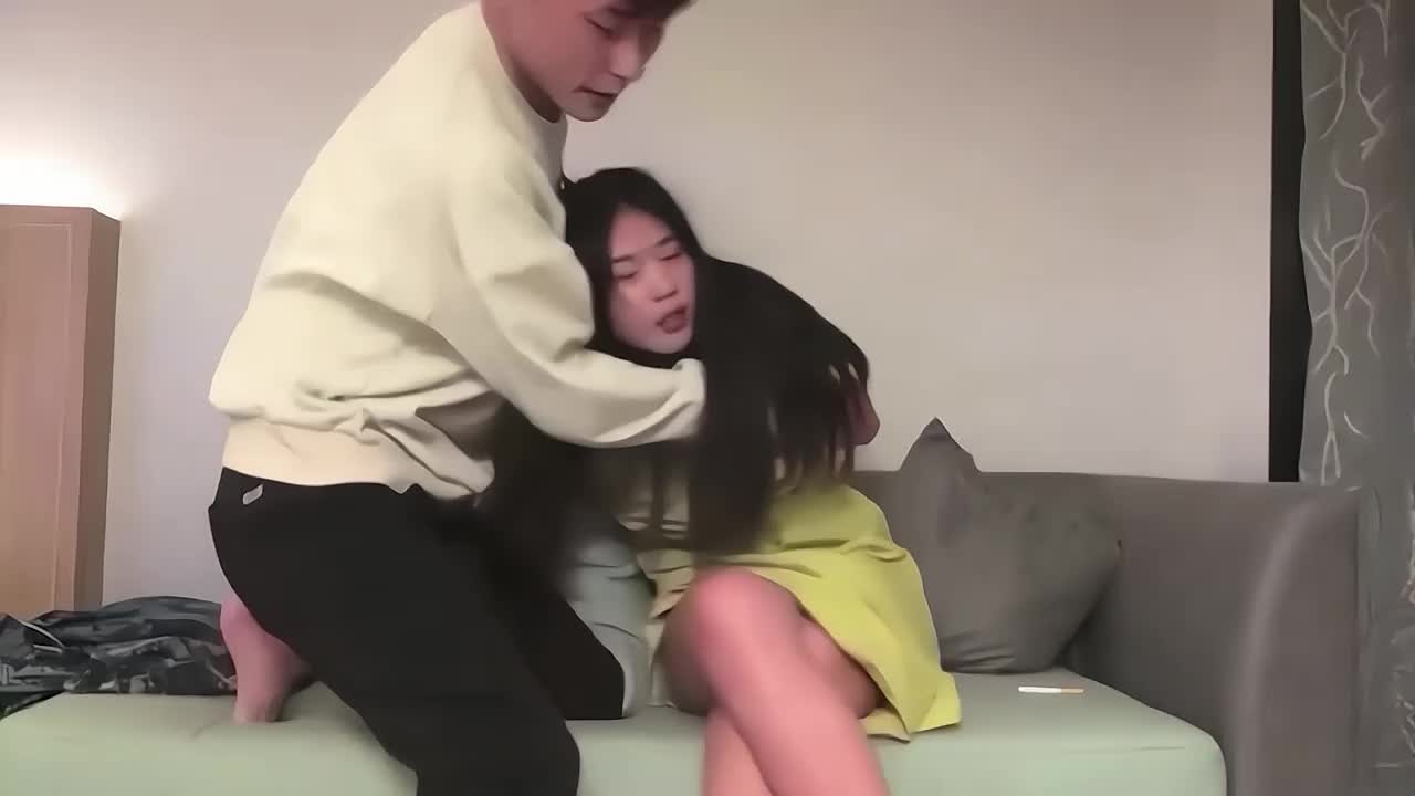 海角疯狂兄妹 - 忽悠18学生妹灌酒带入酒店，软硬其上最终拿下羞射初恋之感妹子