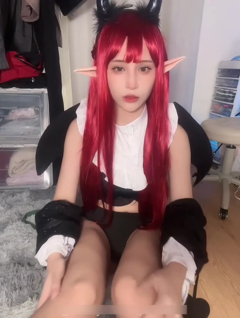 ashisyourlove-喜多川魅魔cos，耐不住一人在家的寂寞，只能自慰泄愤