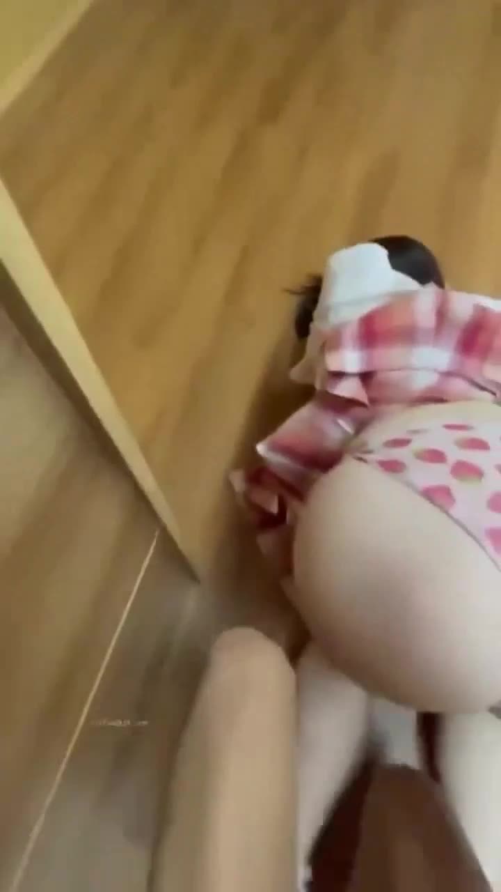 漂亮婴儿肥JK美眉 喜欢吗 喜欢爸爸的大鸡吧操我 皮肤白皙 小娇乳小粉穴