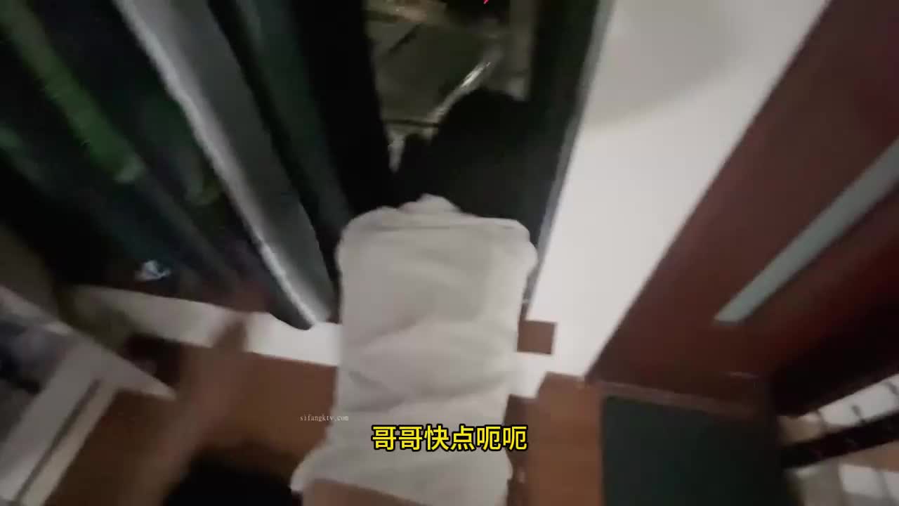 Fortemente raccomandato [PUA] ricca seconda generazione senza preservativo all'interno di tiro 19 anni estremamente natiche di pesca, ragazza semplice è temperato in una puttana, specchio scoppio orgasmo convulsioni cazzo, dialogo lascivo!