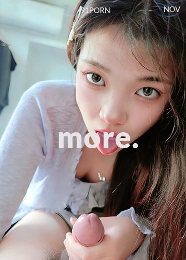 L'innocente étudiante se suce comme si elle avait eu beaucoup de petits amis.