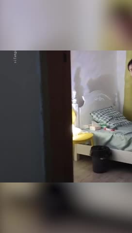 Sokaktaki randevunun ardından gizlice bir bakış - güzelliği küçük elbisesiyle tekrar görün!