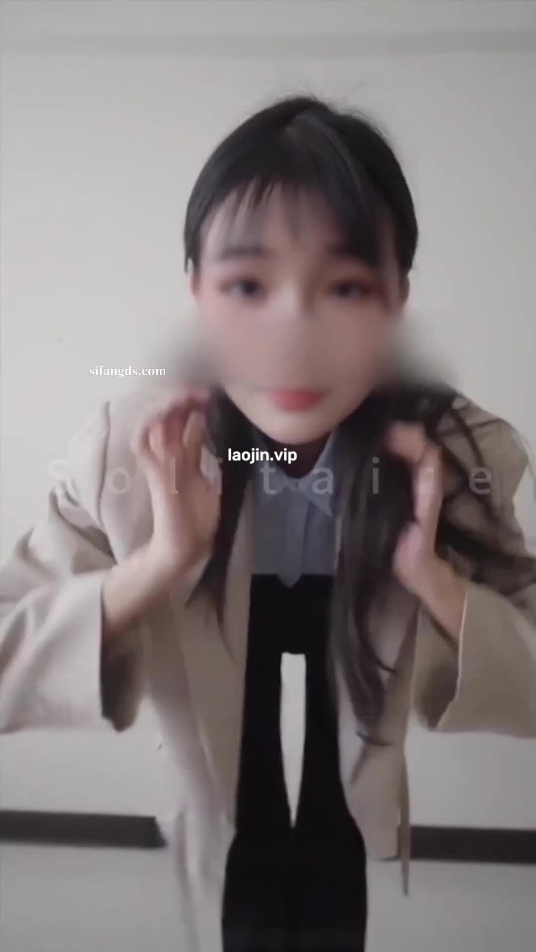 Người vợ dâm đãng hàng đầu liên tục quyến rũ đàn ông độc thân sau lưng chồng_Người hâm mộ chờ đợi "Đừng dừng lại, em còn muốn, đừng dừng lại"