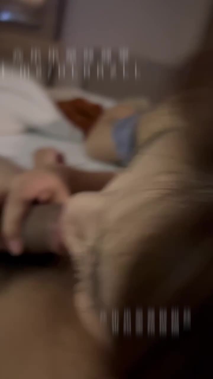 Palm-type beautiful breasts girls like to have sex on horseback