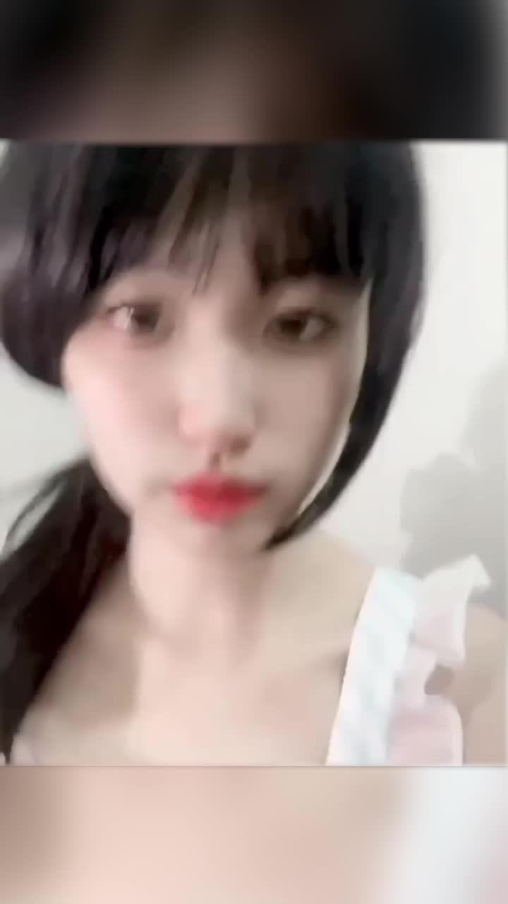 王大炮 - 这种女孩子到底是哪个吊毛再谈？大方又自信，颜值又高。