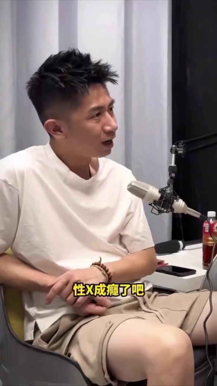 由香酱无码 - 吃瓜猎奇访谈，这绝对是极品母狗啊，边讲边放跳蛋？