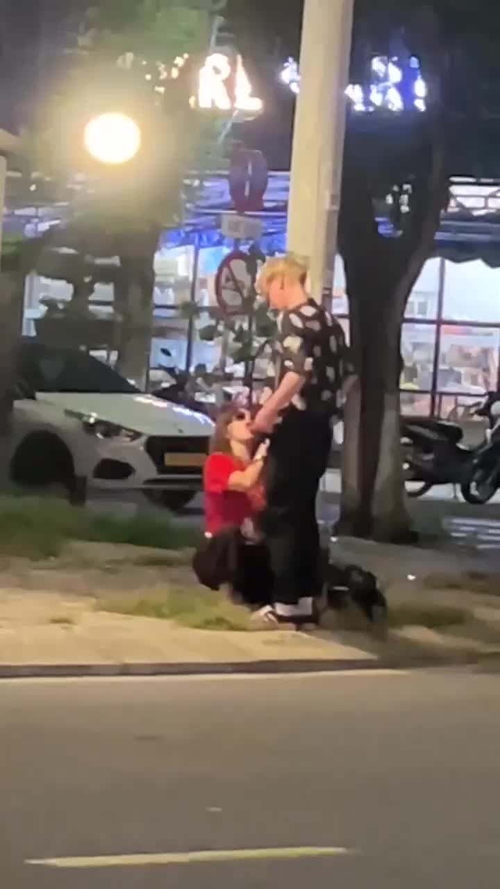 Çin'de sadece tam çıplaklık var, böyle bir şey yok.