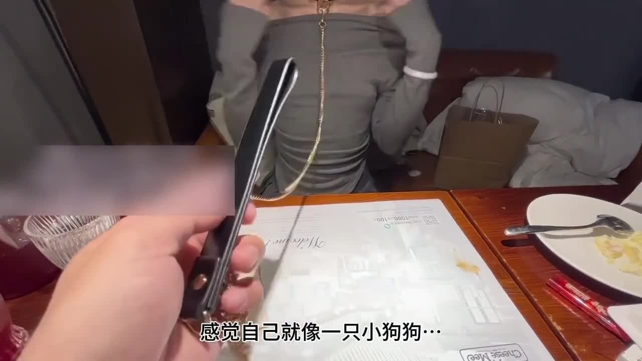 Mua tài khoản Twitter của một blogger chuyên chinh phục người lạ ngoài trời - Một ngày đi chơi cùng nhau offline, hẹn hò ăn tối tại nhà hàng, không ngờ người tài trợ lại muốn ở lại trong quán.