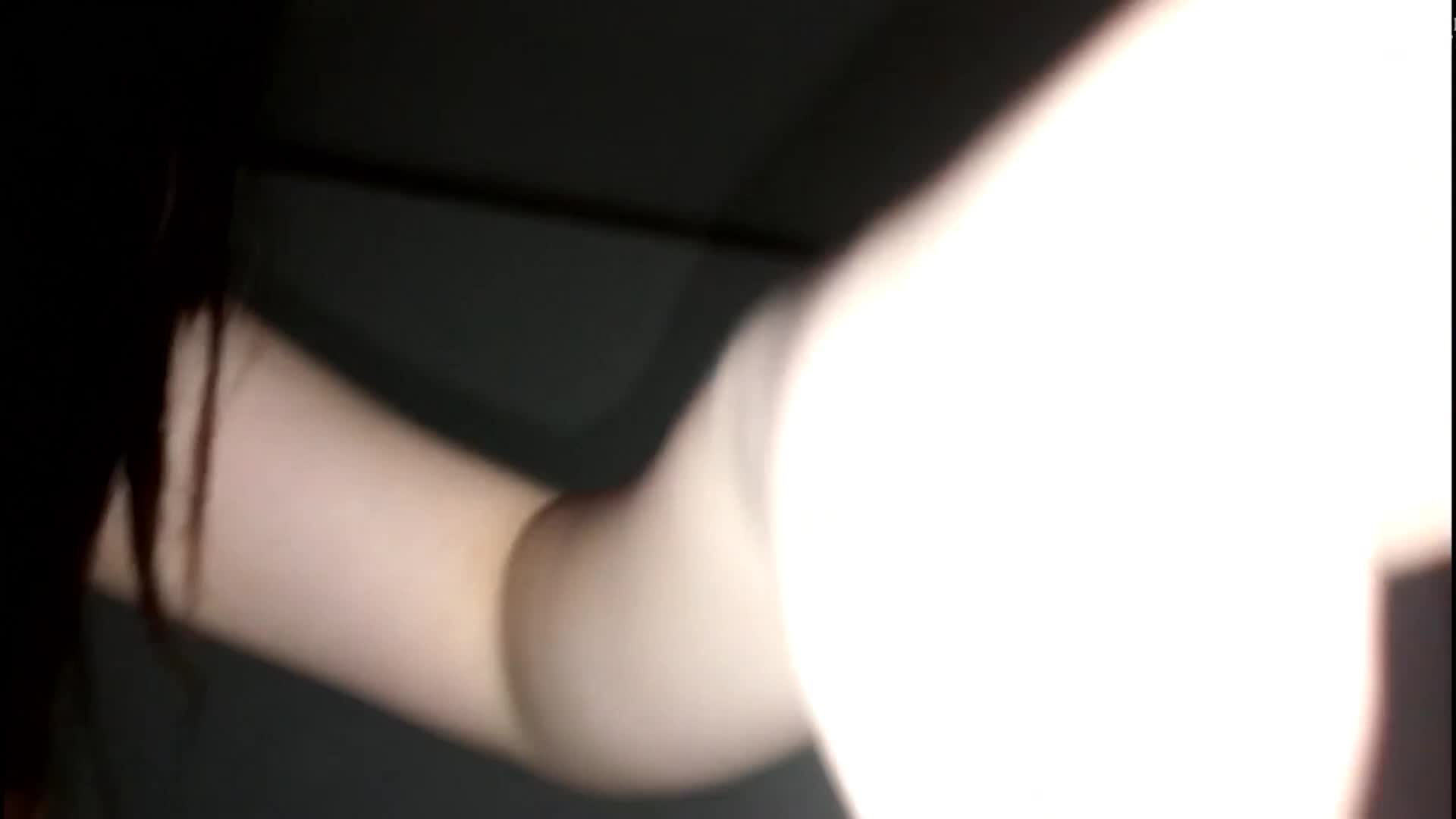 Một cô bạn gái ngực to như thế này thật sự khiến người ta kiệt sức! Cô ấy cao ráo, chân dài, ngồi lên dương vật và nhấp nhô.