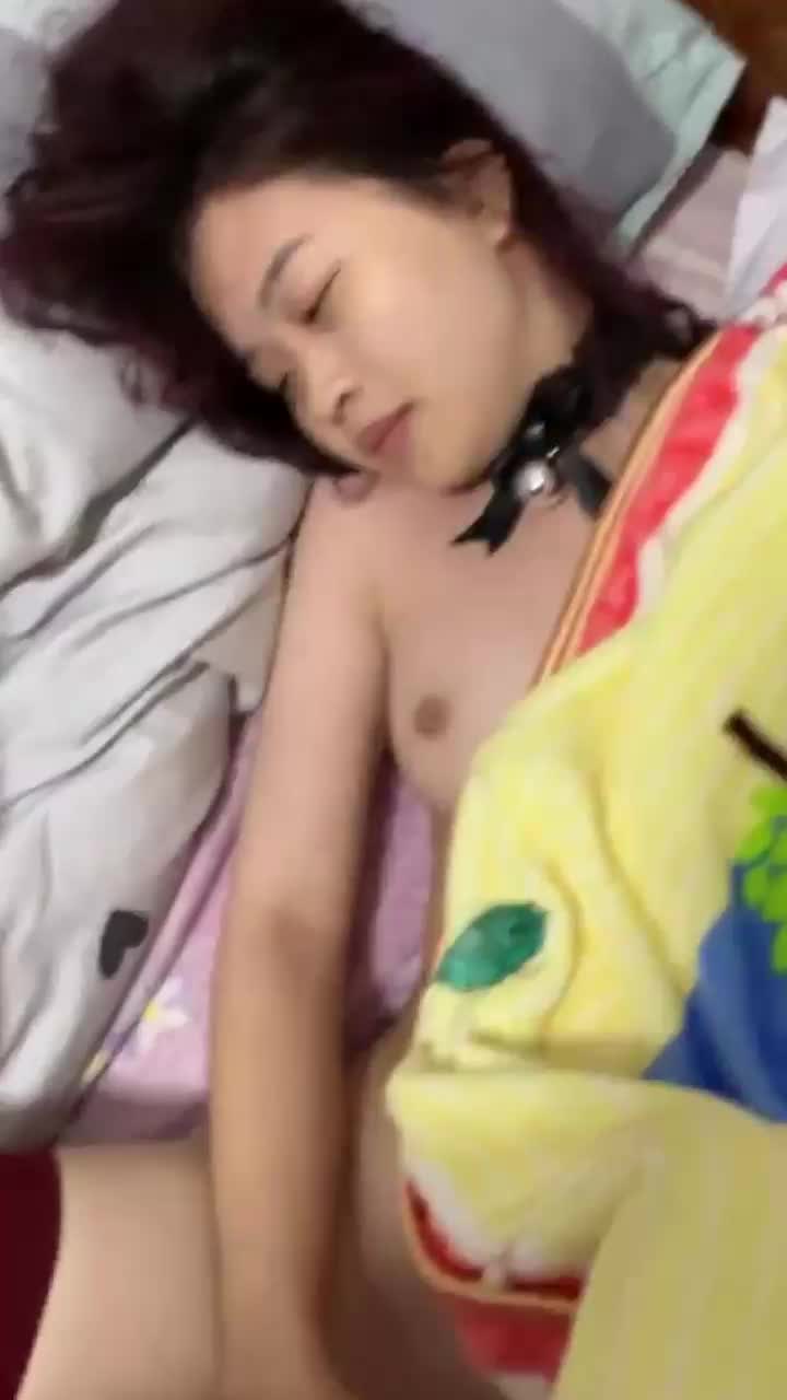 Shy women in bed, men look at them and love the contrasts