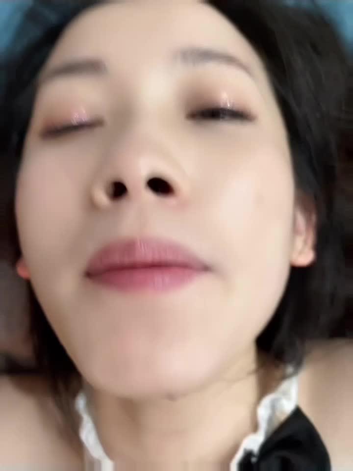 啪 啪 视频 - 调教喜欢发骚的母狗 滴蜡滴在骚逼上 求着爸爸干死她 主动骑上来摩擦骚逼