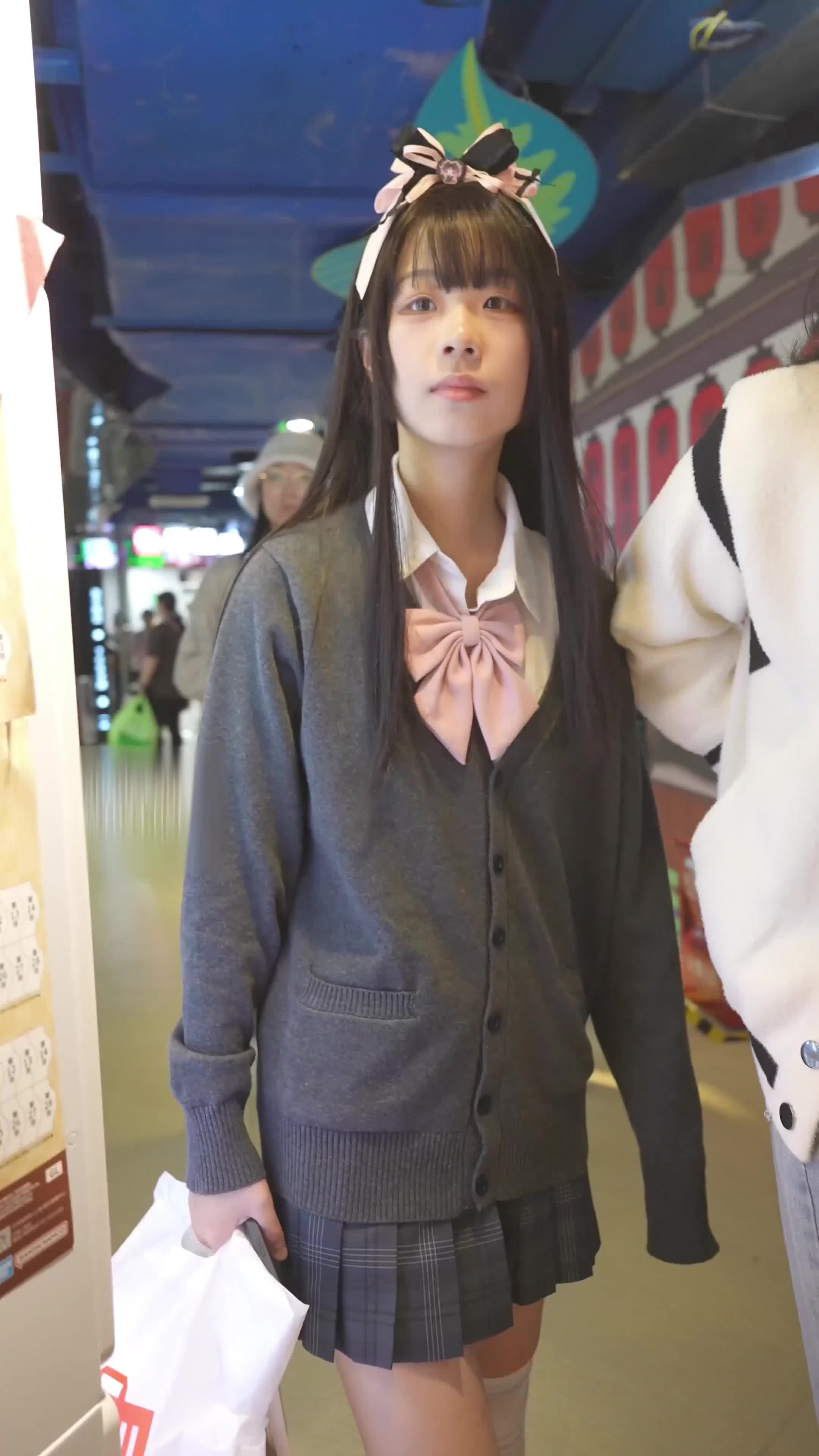 Anime street sneak peek at the young lady white scenery