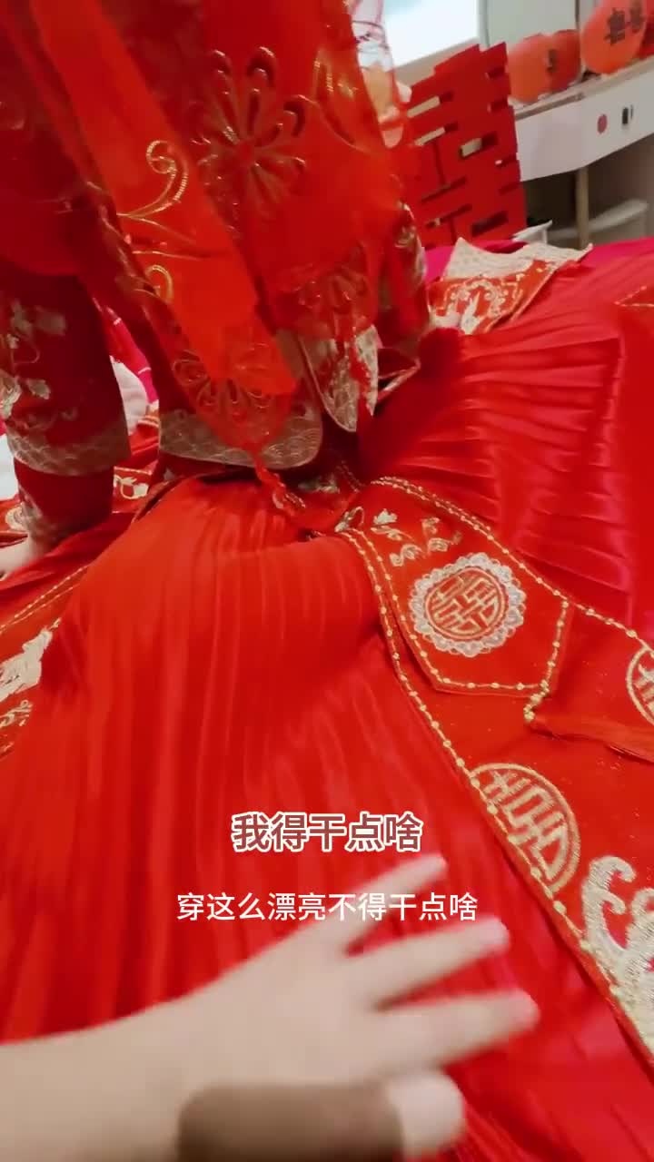 【Vào đêm trước đám cưới của chị gái, chị ấy đột nhiên gọi tôi lại và nói: "Hôm nay là lần cuối cùng cho em rồi, sau khi chị kết hôn sẽ không tiện như vậy nữa."】