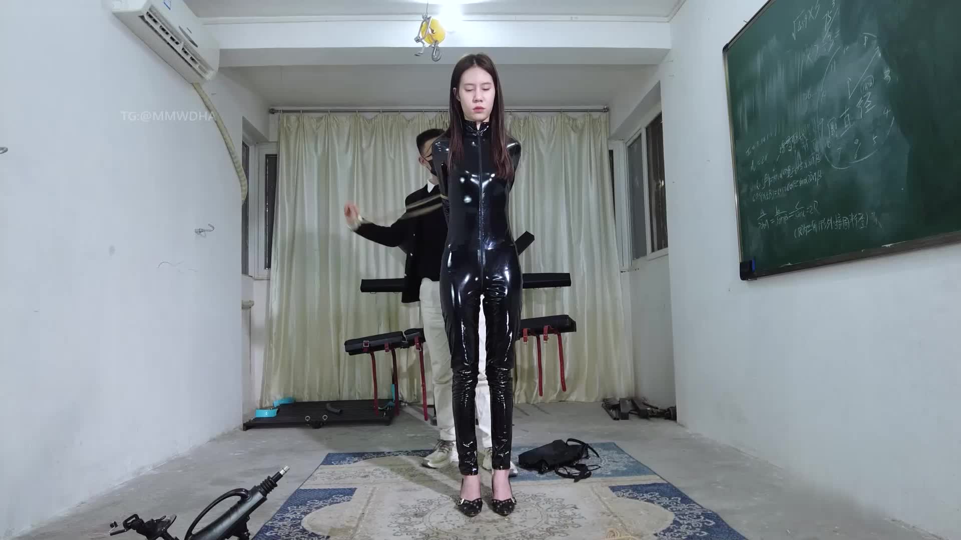 尿を漏らすためにクールなミス束スティック重いPLAY！バイブレーター全体のオーガズムに耐えられないとキャノンマシン！