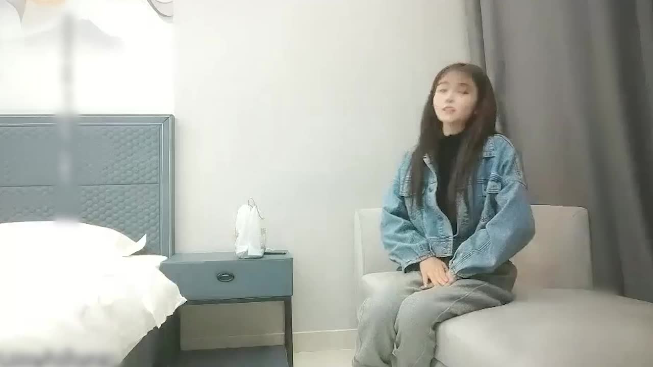 大胸嫂子会喷水 - 约操健身室少妇