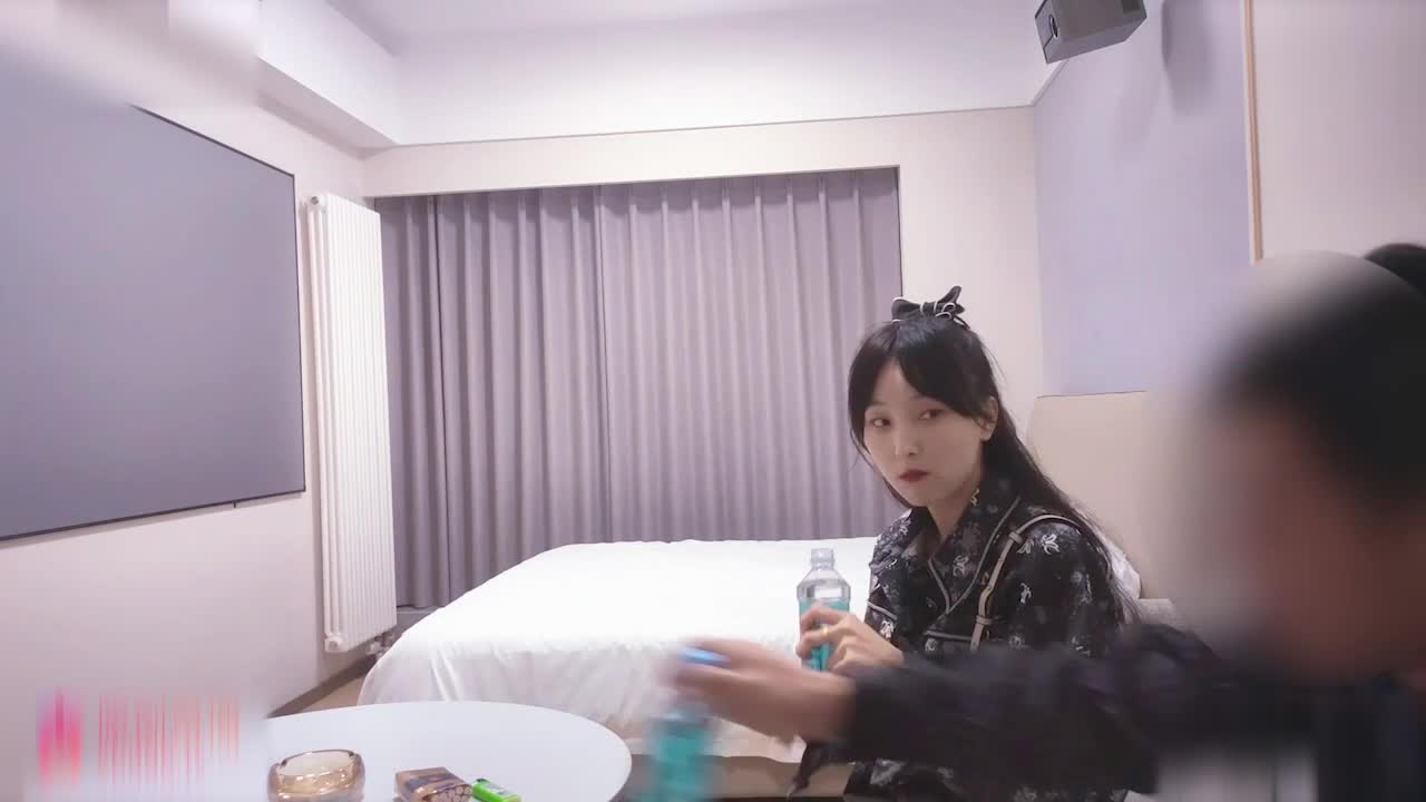 La mejor periférica, de aspecto dulce y carácter tímido, coño especialmente apretado, en la cama contraste extremo de zorra