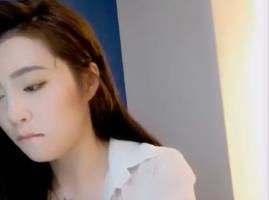 라이브 섹스를하는 아름다운 젊은 여성