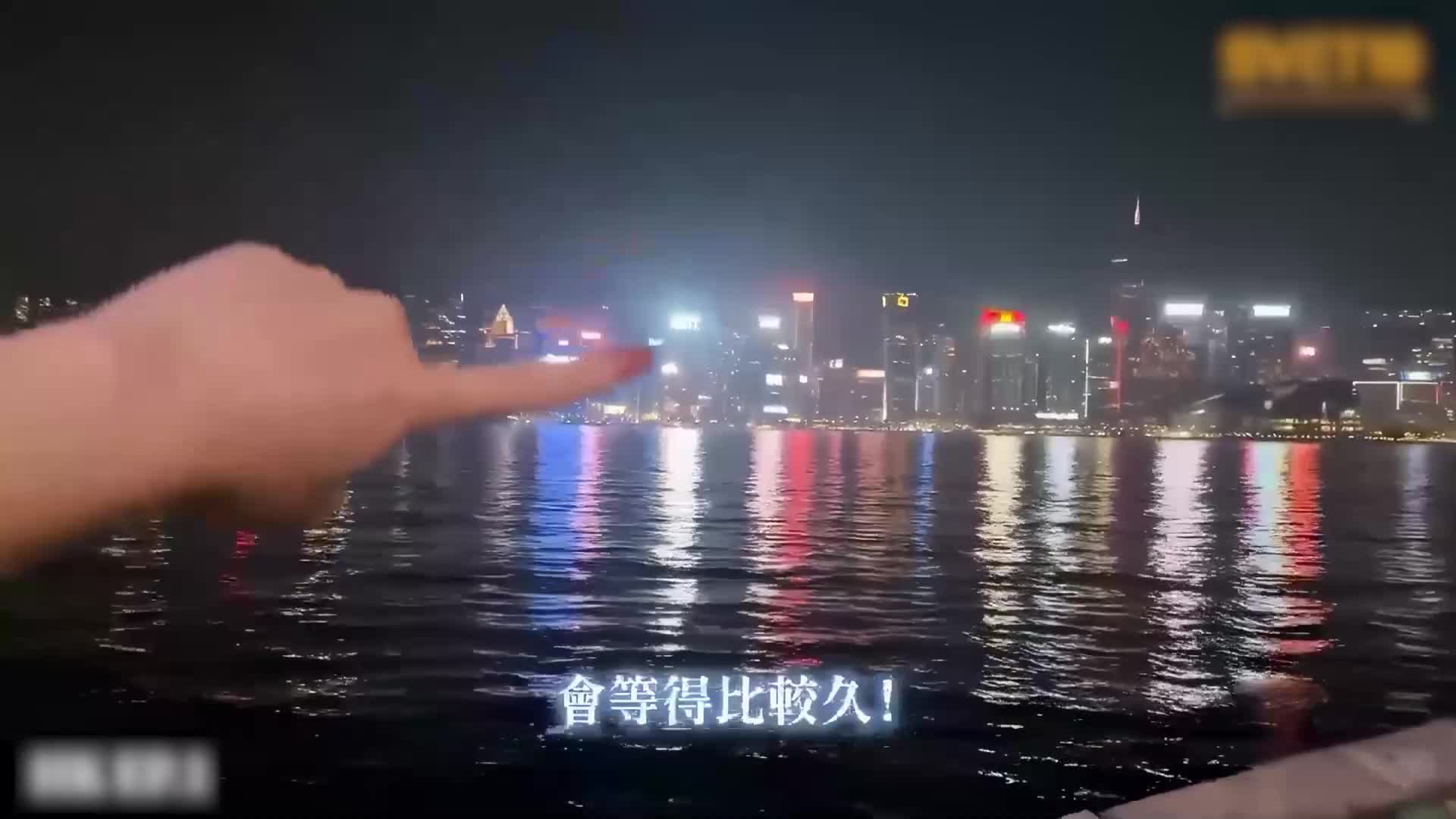 Süper pembe kedi ve güzel genç kadın! Sıkı kedi, utangaç vücut, mükemmel his