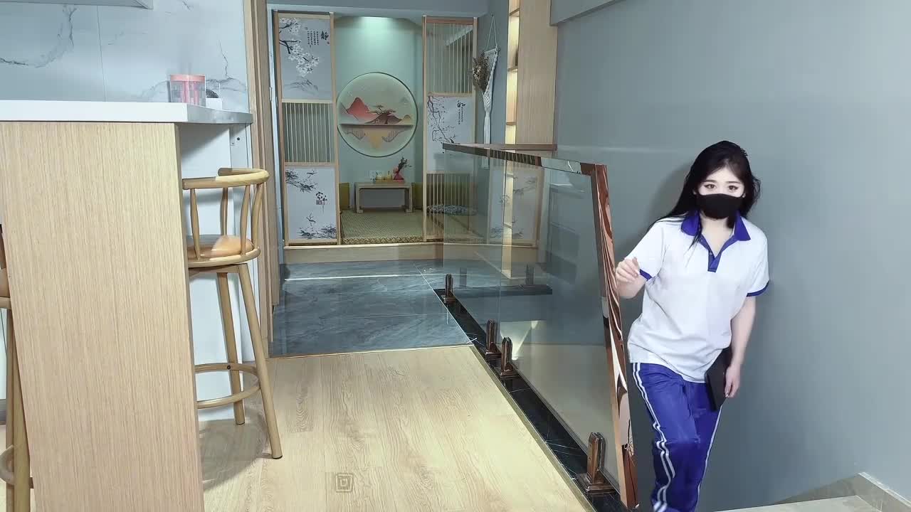 Con gái riêng bị cha ruột cưỡng hiếp sau khi say rượu, đã nếm trải hương vị đó, giờ đây trốn trong phòng tự sướng để dụ cha đến, với vẻ mặt vô tội, thật muốn đụ chết cô ta!