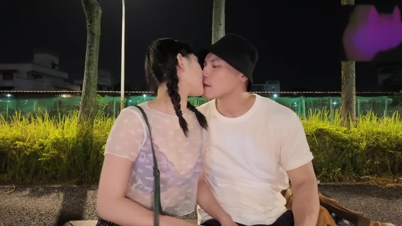 Beautiful girl deep-throated by a big dick in nappy!