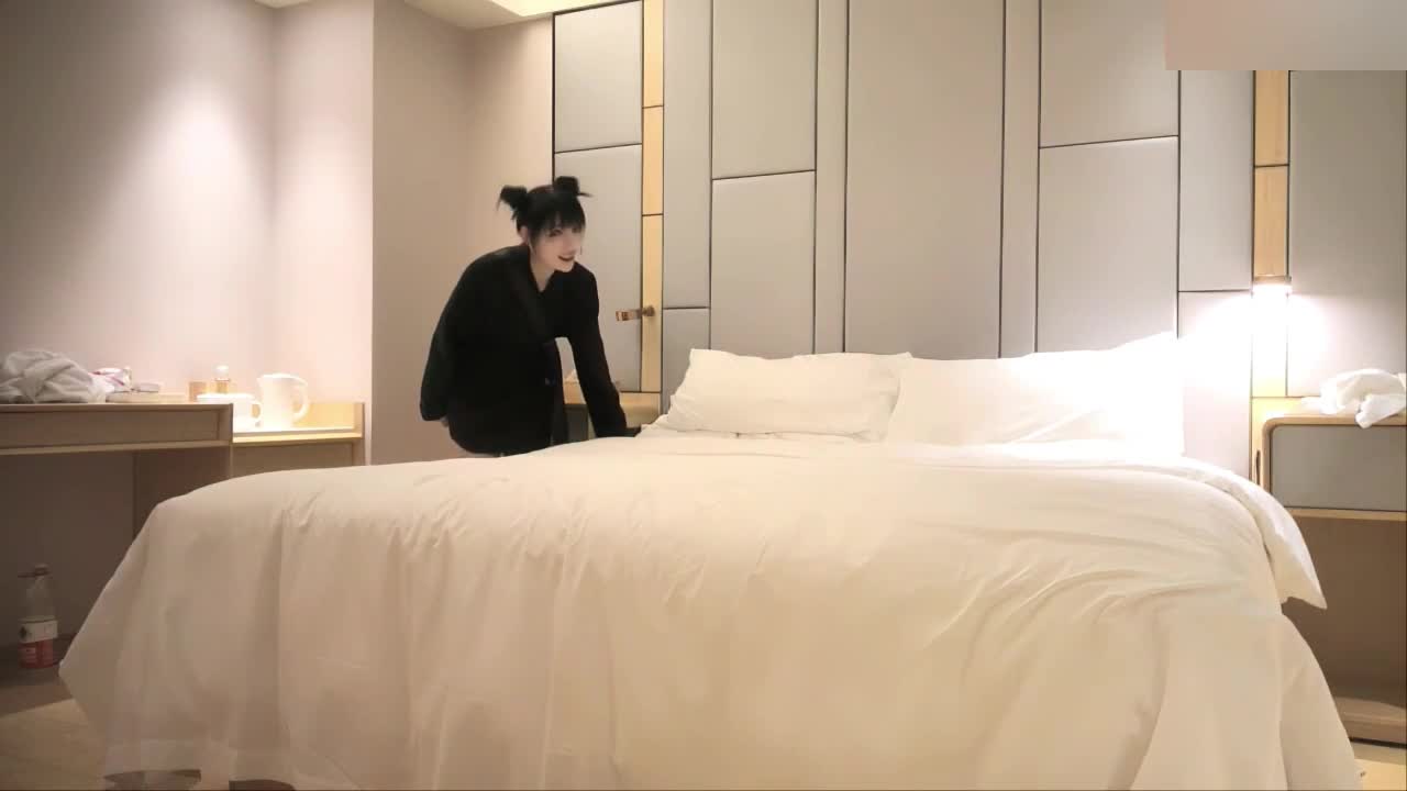 Hotel fuertemente sobre estudiantes surcoreanos Netflix cuerpo sexy Nezha cabeza tatuajes de rayos