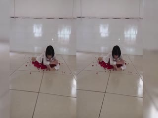 Sevimli kız Ma Zixin sahte bir yetenek avcısı tarafından kandırıldı ve beyni yıkanmış ünlü bir kız olmak için selfie çıplak dansı sızdırıldı.