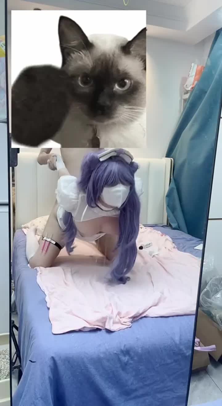 Cô gái có hai âm đạo - Y tá quyến rũ Keqing, bị chủ nhân đối xử như súc vật, còn chơi tư thế 69 với nhau, chỉ không biết chủ nhân của cô ấy liếm bên nào của hai âm đạo.