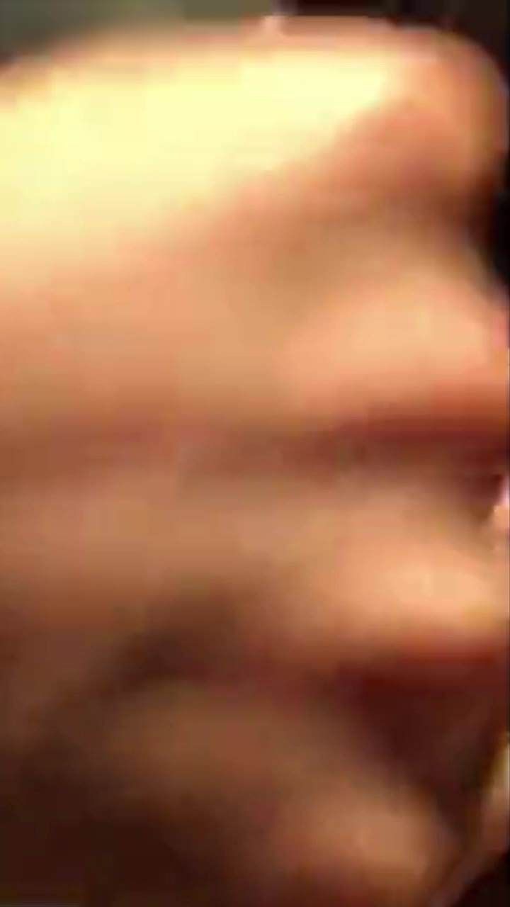 Mia nipote sta ancora tremando nel bagno per aver scopato fino a piangere.