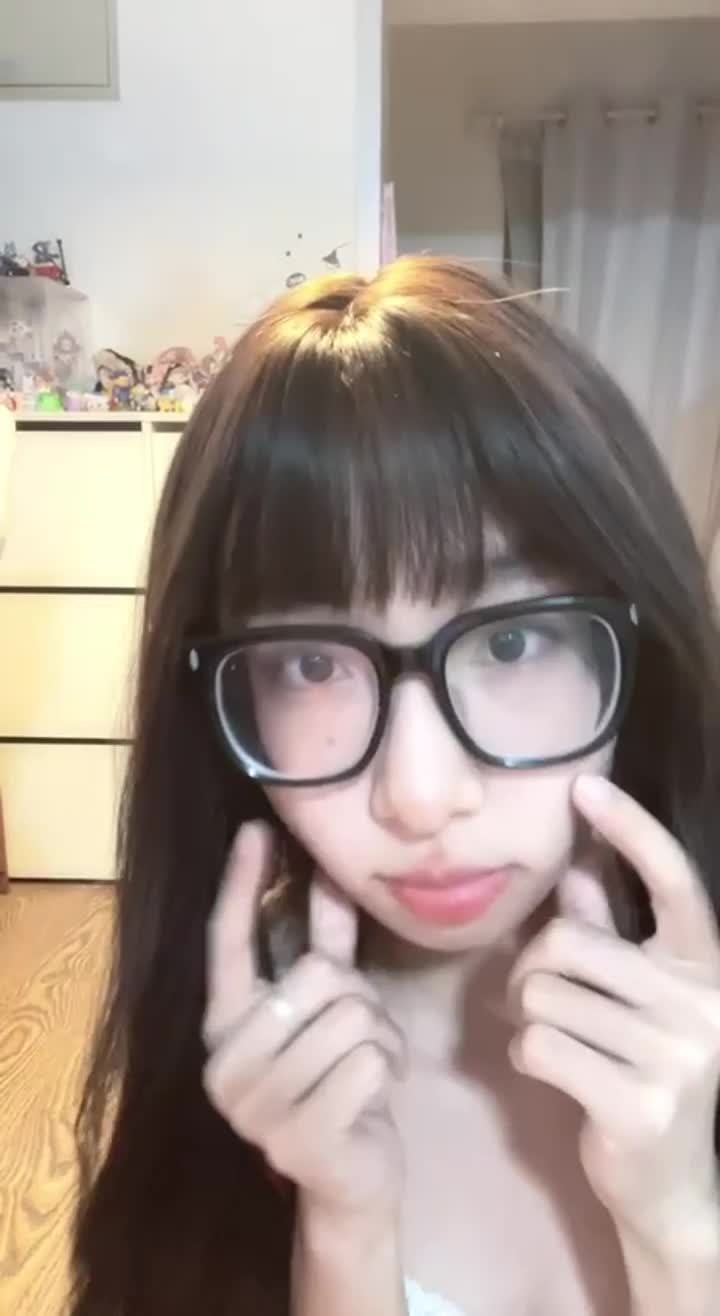 eliy教母 - Khi cởi bỏ chiếc váy dây mỏng manh, cô ấy trở thành một con chó cái.