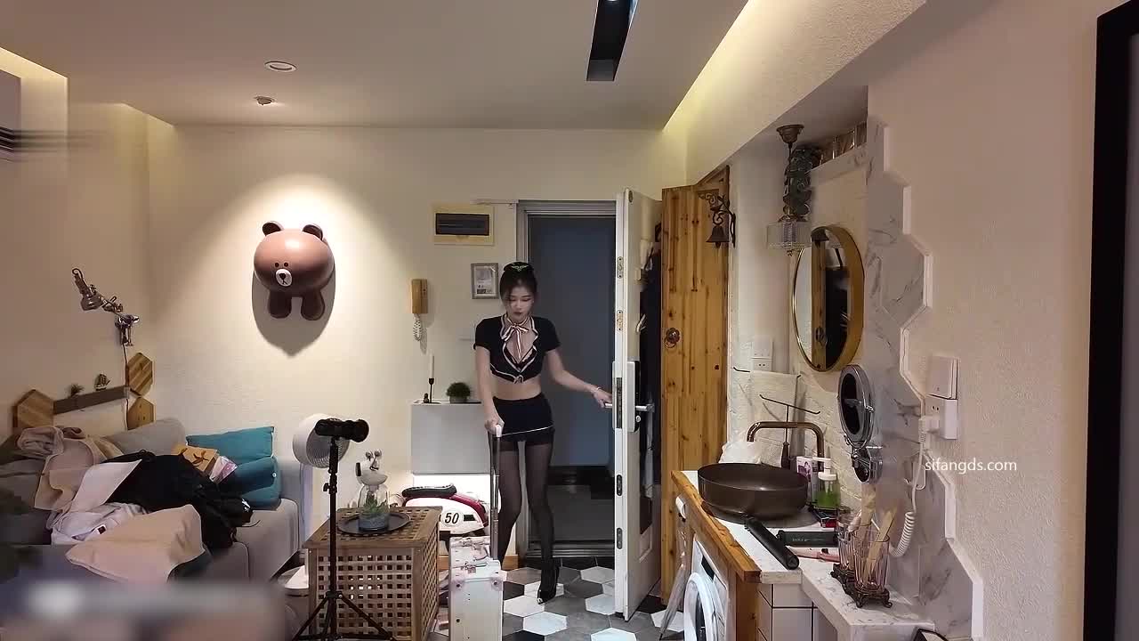 美 穴 - 超顶性感空姐被偷窥中出